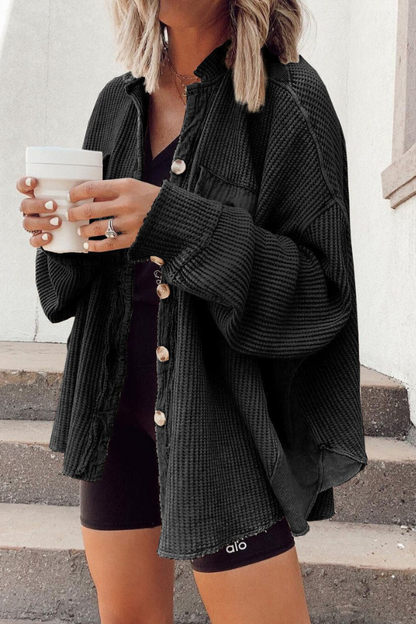 Avslappnad och mångsidig knappjacka för kvinnor